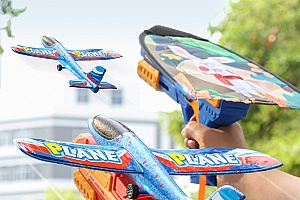 爱伙伴【四种玩法】户外风筝发射器亲子互动泡沫飞机柔软儿童玩具